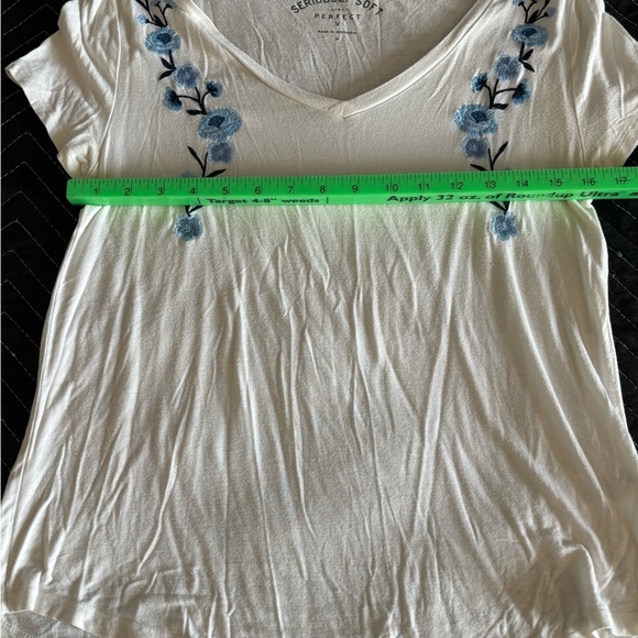 2 Womens Tops. Size Medium. Old Navy/Aeropostale - Picture 7 of 10